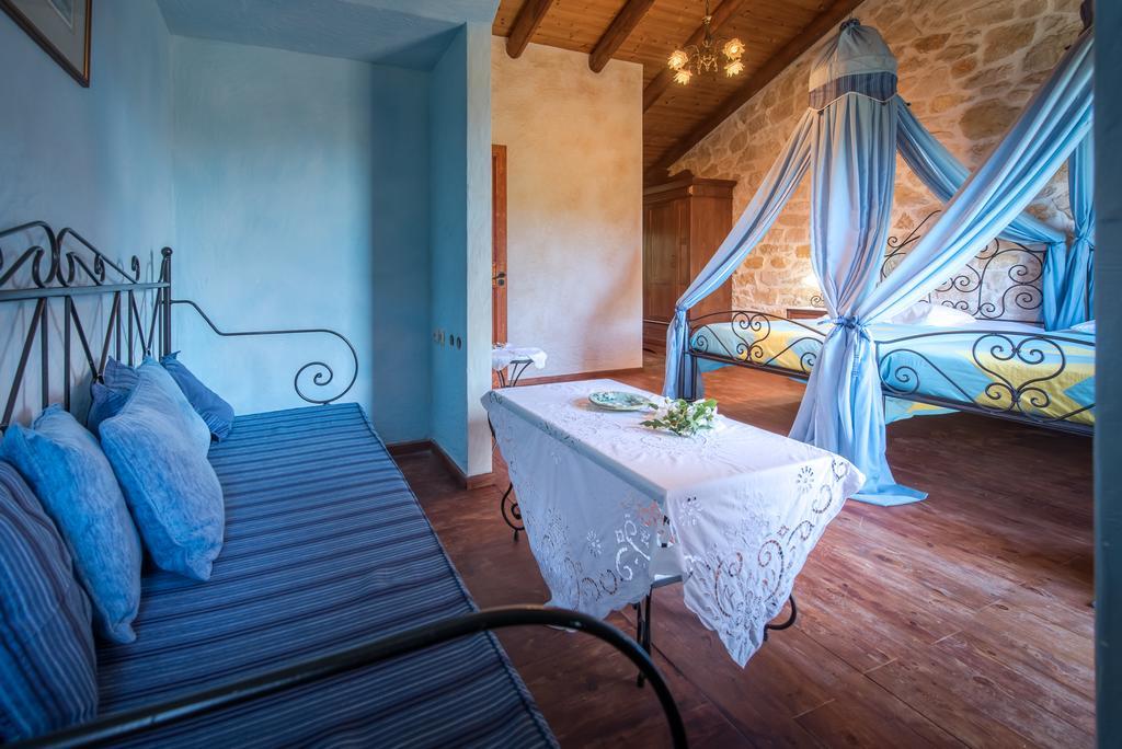 Ktima Kourou Guest House Planos  Bilik gambar