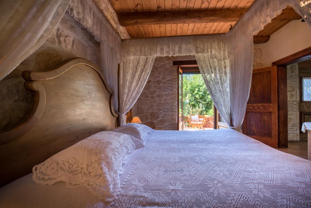 Ktima Kourou Guest House Planos  Bilik gambar