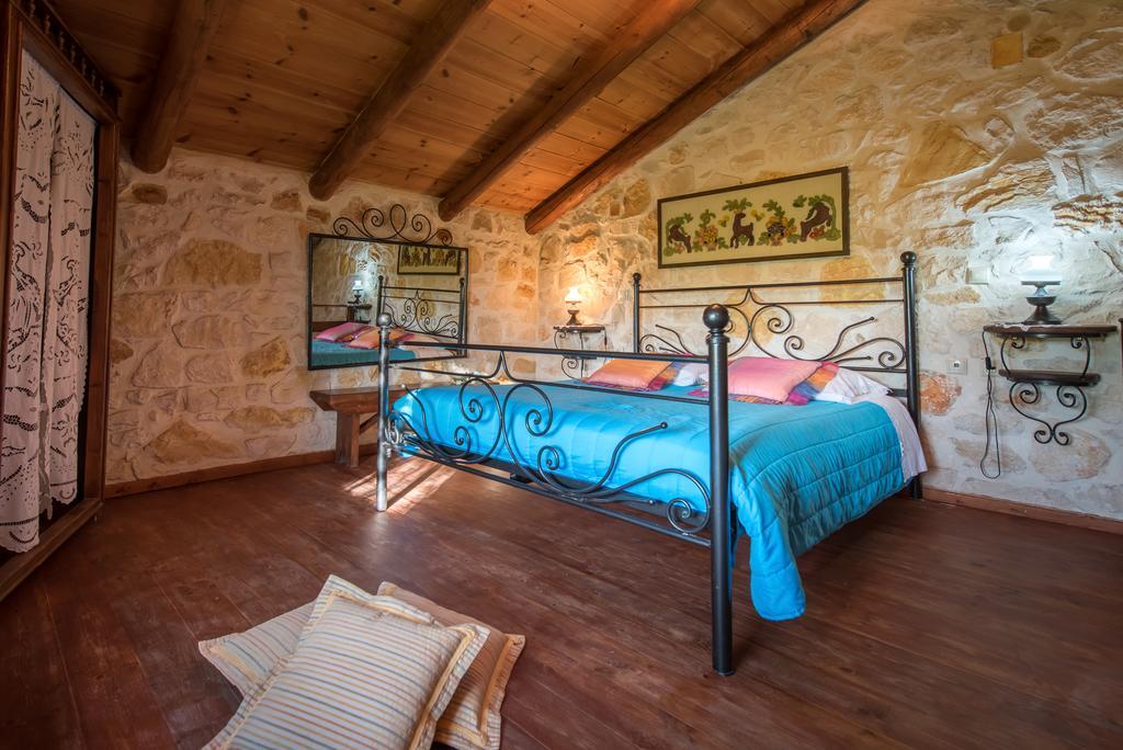 Ktima Kourou Guest House Planos  Bilik gambar
